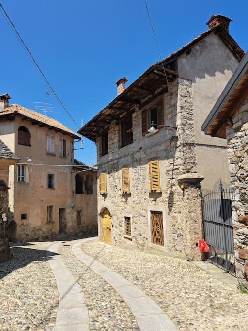 Appartamento Storico Con Giardino Soleggiato - B&B Via Rinaldi Arto Centonara 外观 照片
